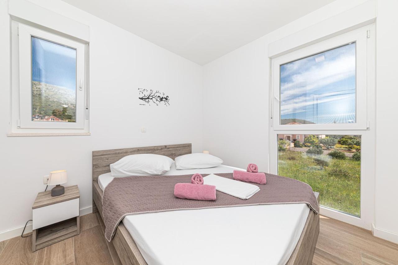 Ferienwohnung Panoramic View And Sea Trogir Exterior foto