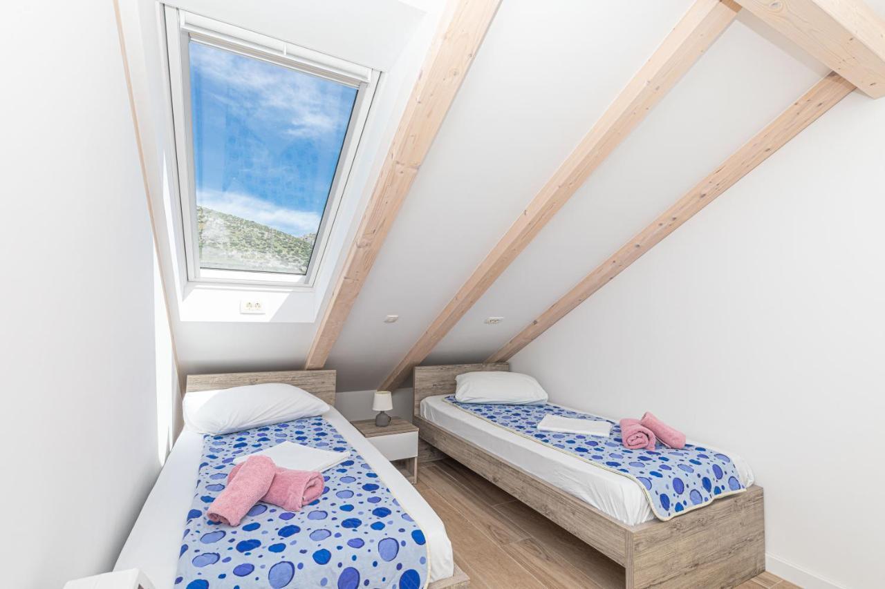 Ferienwohnung Panoramic View And Sea Trogir Exterior foto